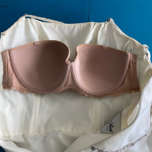 Henry Roth wedding dress - Picture 7 of 12